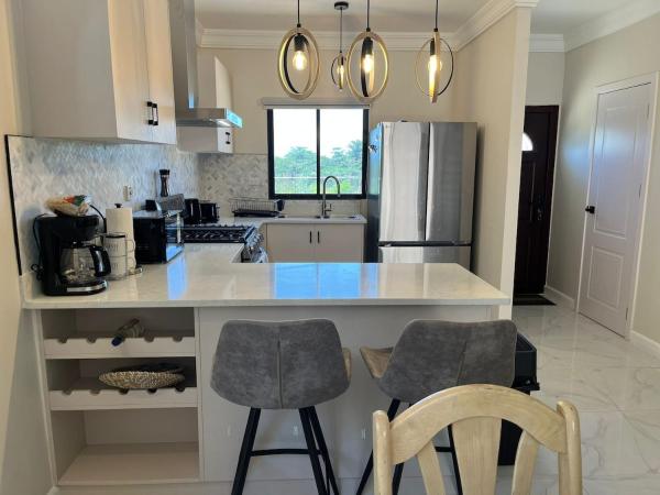 Στη φωτογραφία φαίνεται το αντικείμενο Drift & Discovery New Modern Stay, Mins to Beach! που βρίσκεται στην πόλη Claremont.