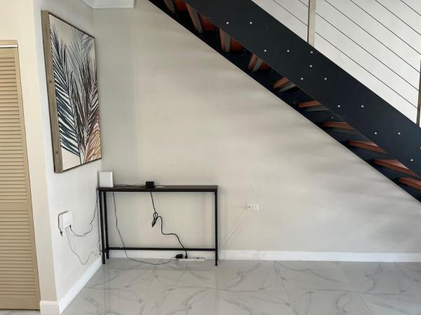 Foto 8: Drift & Discovery New Modern Stay, Mins to Beach!