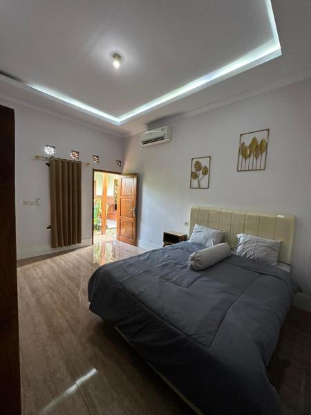 Na fotografii je vidět objekt Homestay Joglo Beji nacházející se ve městě Gading.