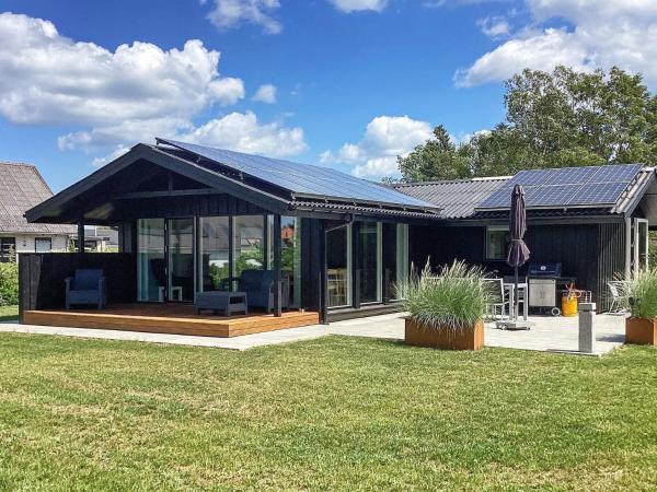 写真にはHou市にある6 person holiday home in Halsが写っています。