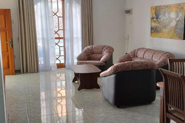 The photo shows the Avocado Retreat located in the city of Kandy.