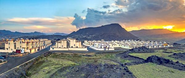 The photo shows the Artel luxury Suits located in the city of Madhbaḩ.