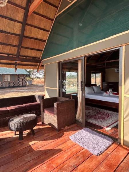 写真にはMulola市にあるMwamfushi Safari Lodgeが写っています。