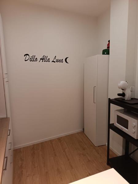 A la foto es mostra l'objecte Dillo Alla Luna situat a la ciutat de Bergamo.