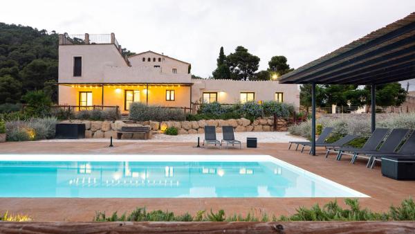 A la foto es mostra l'objecte Masia Cal Noia - Rural Villas situat a la ciutat de La Carroña.