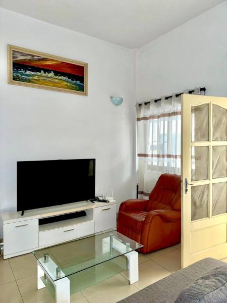 Cozy Private Apartment For 2, Котону