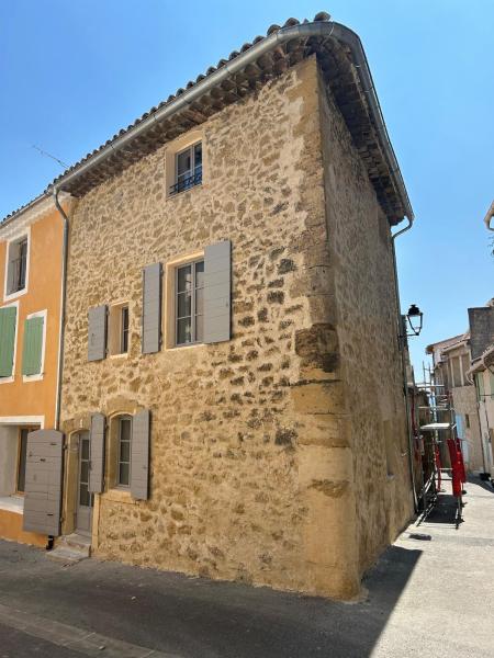 A la foto es mostra l'objecte Maison de village au coeur du Luberon situat a la ciutat de Cadenet.