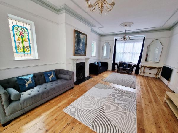På billedet ses objektet Bridgerton House - Detached 5-bedroom Property beliggende i byen Gravesend.