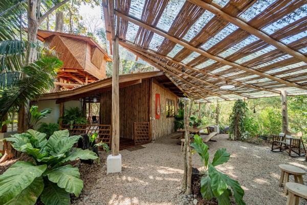 Na fotografii je vidět objekt Samara Tarantela, Treehouse nacházející se ve městě Sámara.