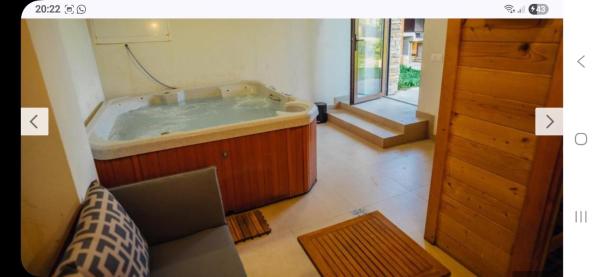 A la foto es mostra l'objecte Cabana Stil situat a la ciutat de Mărişel.