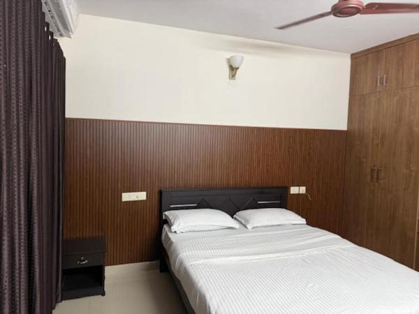 Na fotografii je vidět objekt Classic Cochin International Airport Suites nacházející se ve městě Chewarra.