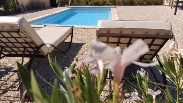 På billedet ses objektet La Villa Elissia en Luberon beliggende i byen Croagnes.