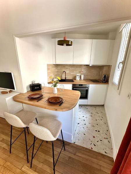 Charming Newly Renovated Apartment by Buttes-Chaumont Park, París