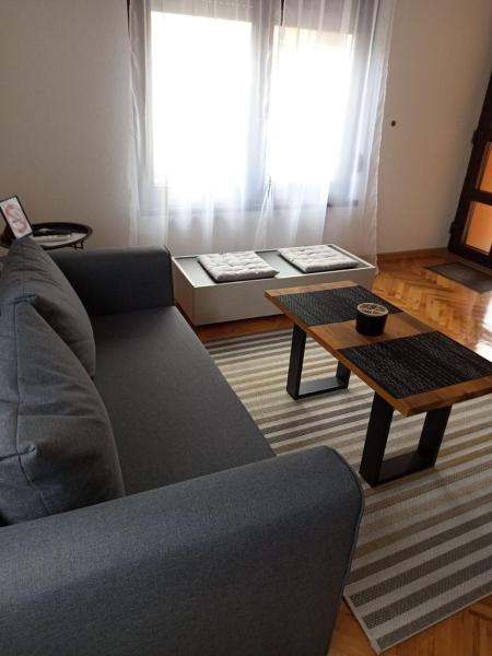 A la foto es mostra l'objecte Apartmani Piralis situat a la ciutat de Bihac.
