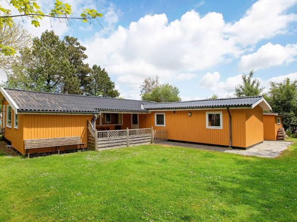 Na zdjęciu widoczny jest obiekt 6 person holiday home in Dannemare położony w mieście Dannemare.