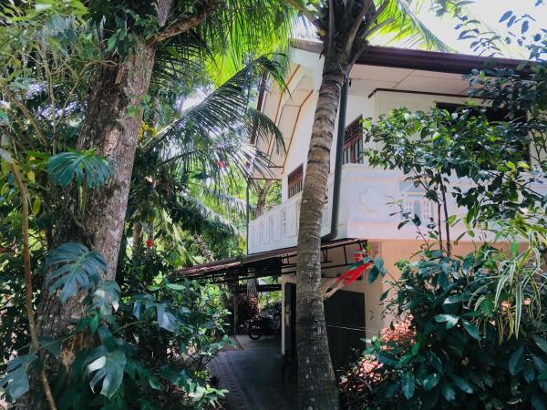 A la foto es mostra l'objecte Namal sewana inn situat a la ciutat de Matara.