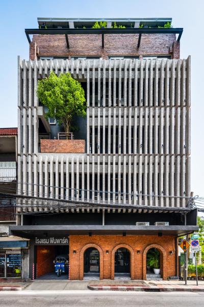 Auf dem Foto ist das Objekt fyn park hotel in der Stadt Makkasan zu sehen.