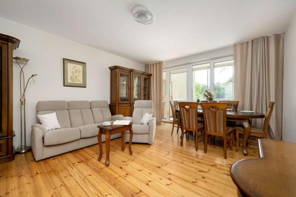 Family Apartment with Balcony in Wroclaw by Noclegi Renters, Vratislav