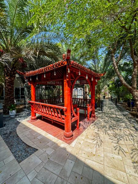 Na foto é possível ver o objeto أستراحة الرأسيات localizado na cidade de Ḩalbān.