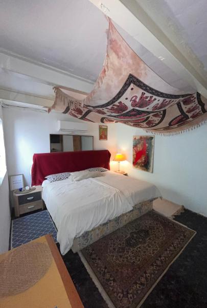 写真にはセングレア市にあるMediterranean Mini Oasis 23が写っています。