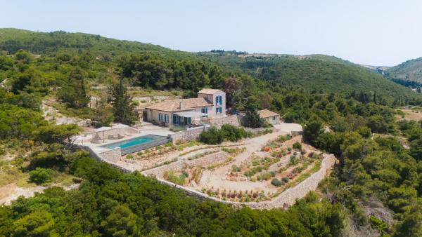 Nella foto è visibile l'oggetto Stravatha Secluded Sunset Villa situato nella città di Volimes.