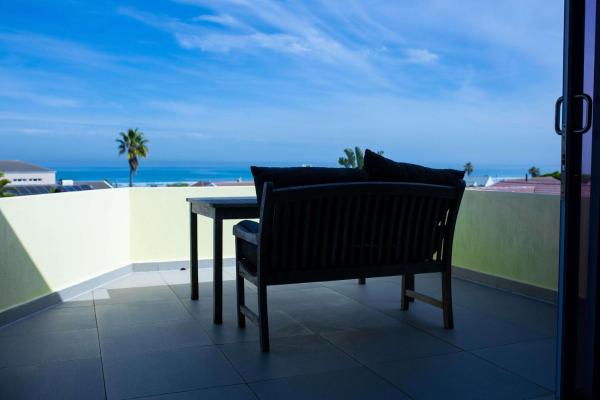 A la foto es mostra l'objecte Blue Ruby Villa situat a la ciutat de Van Riebeeckstrand.