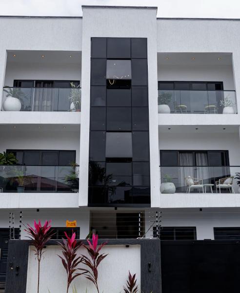 Na foto é possível ver o objeto Bellagio Luxury 2 bedroom apartment localizado na cidade de Kwedonu.