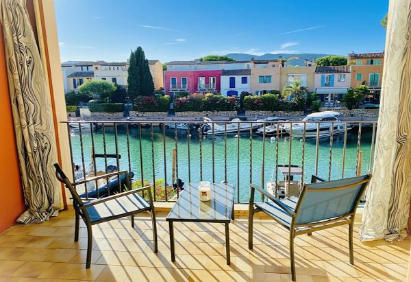 A la foto es mostra l'objecte VUE Canal Superbe - Piscine - Parking Privé - Climatisation situat a la ciutat de Cogolin.