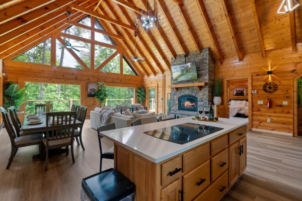 A la foto es mostra l'objecte Bear Crossing Way - Luxury Cabin with Private Pool situat a la ciutat de Sevierville.