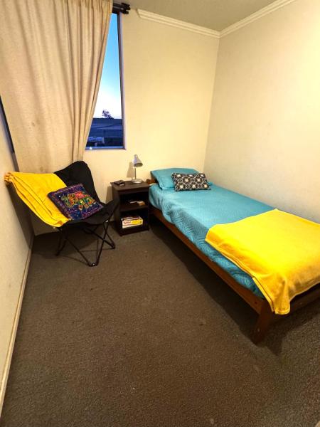 A la foto es mostra l'objecte Pieza cama single, departamento situat a la ciutat de Arica.