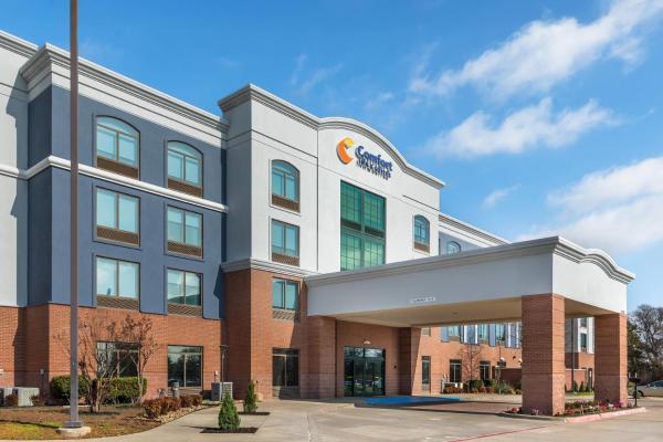 Na zdjęciu widoczny jest obiekt Comfort Inn & Suites Frisco East - McKinney położony w mieście Frisco.