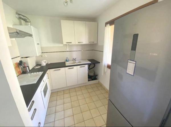 A la foto es mostra l'objecte Geneva House situat a la ciutat de Prévessin.