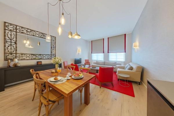 Grand Place Escape spacious 1BR with Charm, Брюссель