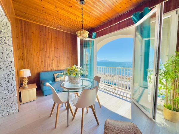 Athena Sea Front Apartment, Parking & Pool - Pozzuoli