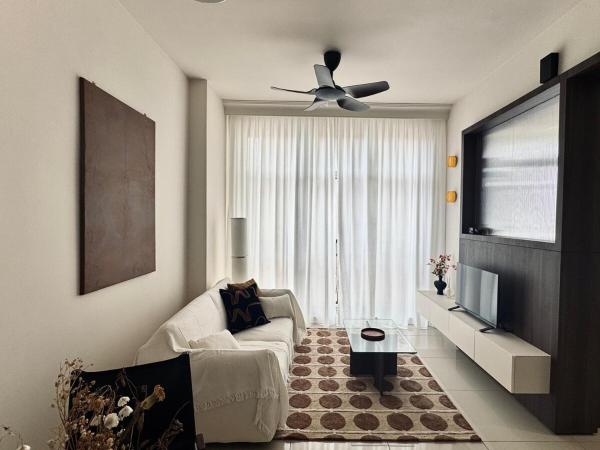 Na zdjęciu widoczny jest obiekt Cosy Comfort Suite 3BR at Midas Seri Alam położony w mieście Masai.