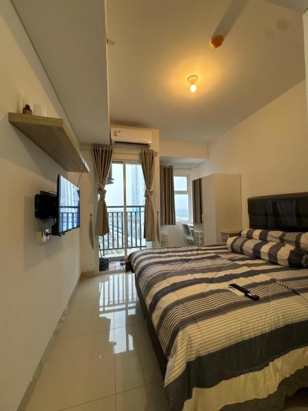 Στη φωτογραφία φαίνεται το αντικείμενο Serpong Garden Apartment by Kakarama Room που βρίσκεται στην πόλη Cisauk 1.