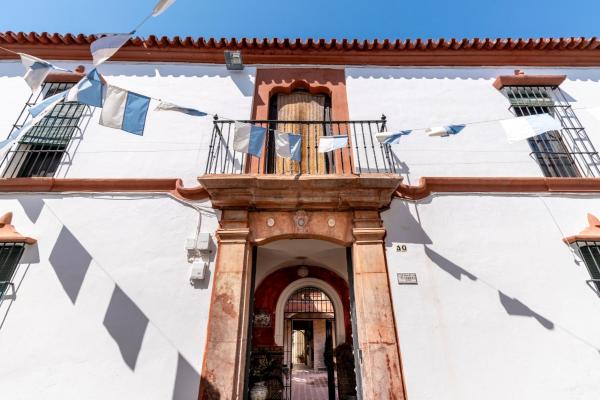 Auf dem Foto ist das Objekt Casa de la Carrera Cantillana in der Stadt Brenes zu sehen.