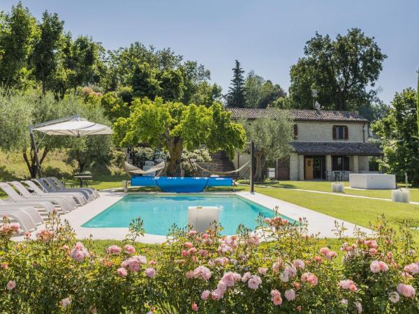 Na zdjęciu widoczny jest obiekt Scenic villa with heated pool położony w mieście Sorbolongo.