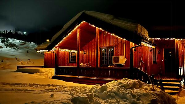 The photo shows the Nature-Close Cabin By Trysil Mountain located in the city of Trysil.