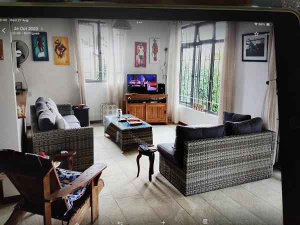 A la foto es mostra l'objecte Mouck's Paradise situat a la ciutat de Tambe.