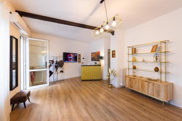 A la foto es mostra l'objecte Domino Hotel situat a la ciutat de Torí.