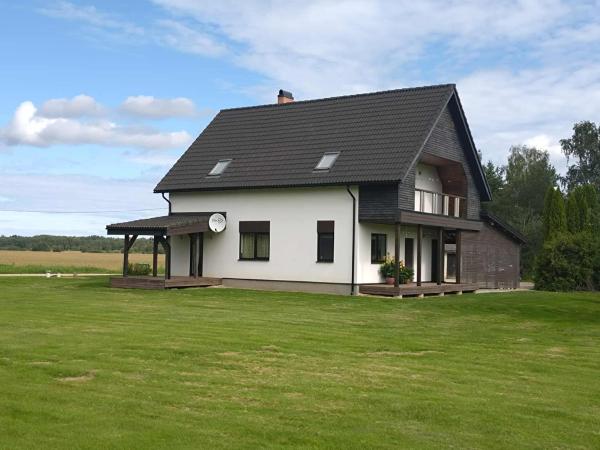 The photo shows the Teoste puhkemaja located in the city of Naha.