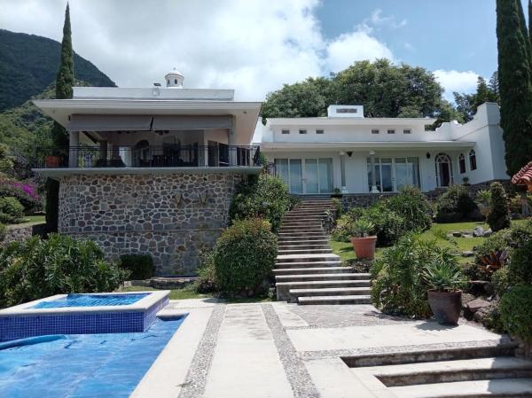A la foto es mostra l'objecte Casa Vinca situat a la ciutat de San Juan Cosalá.
