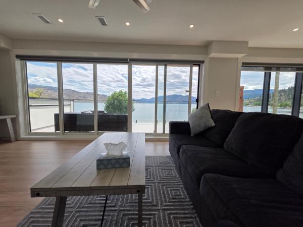 A la foto es mostra l'objecte Premium Deluxe PeachView Suites 3BR situat a la ciutat de Peachland.