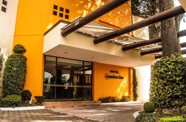 写真にはSan Mateo Texcalyacac市にあるHotel y centro de convenciones MANSION INNが写っています。