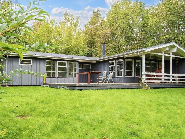 The photo shows the 8 person holiday home in Rønde-By Traum located in the city of Rønde.