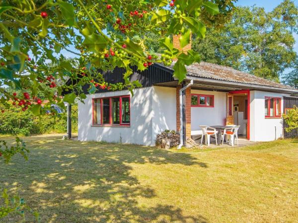 På billedet ses objektet 4 person holiday home in Grenaa-By Traum beliggende i byen Grenå.