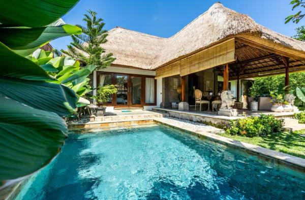 Three Bedrooms Elegant Home The White Door Villa, Sanur
