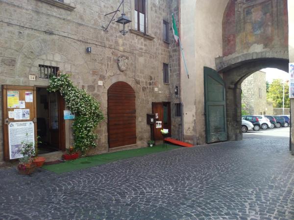 På billedet ses objektet Antica Dogana beliggende i byen Viterbo.