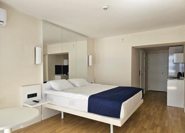 Na zdjęciu widoczny jest obiekt Orbi City- Sea View Apt położony w mieście Itʼkhvisi.